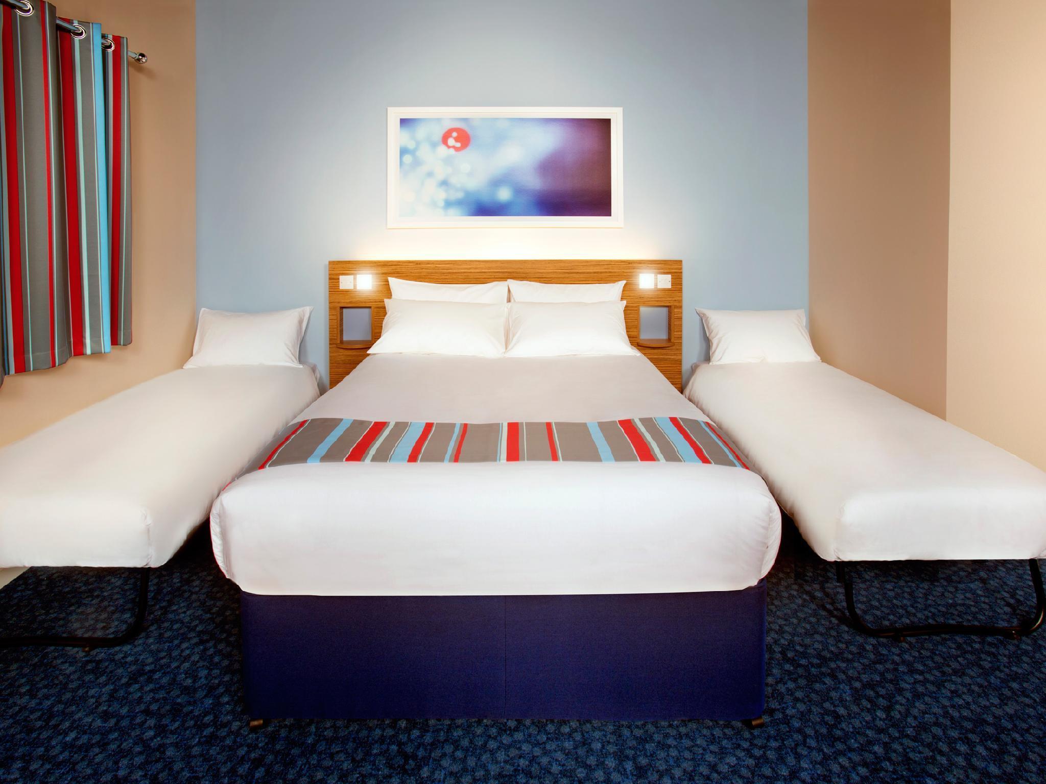 Travelodge Swansea Central Экстерьер фото