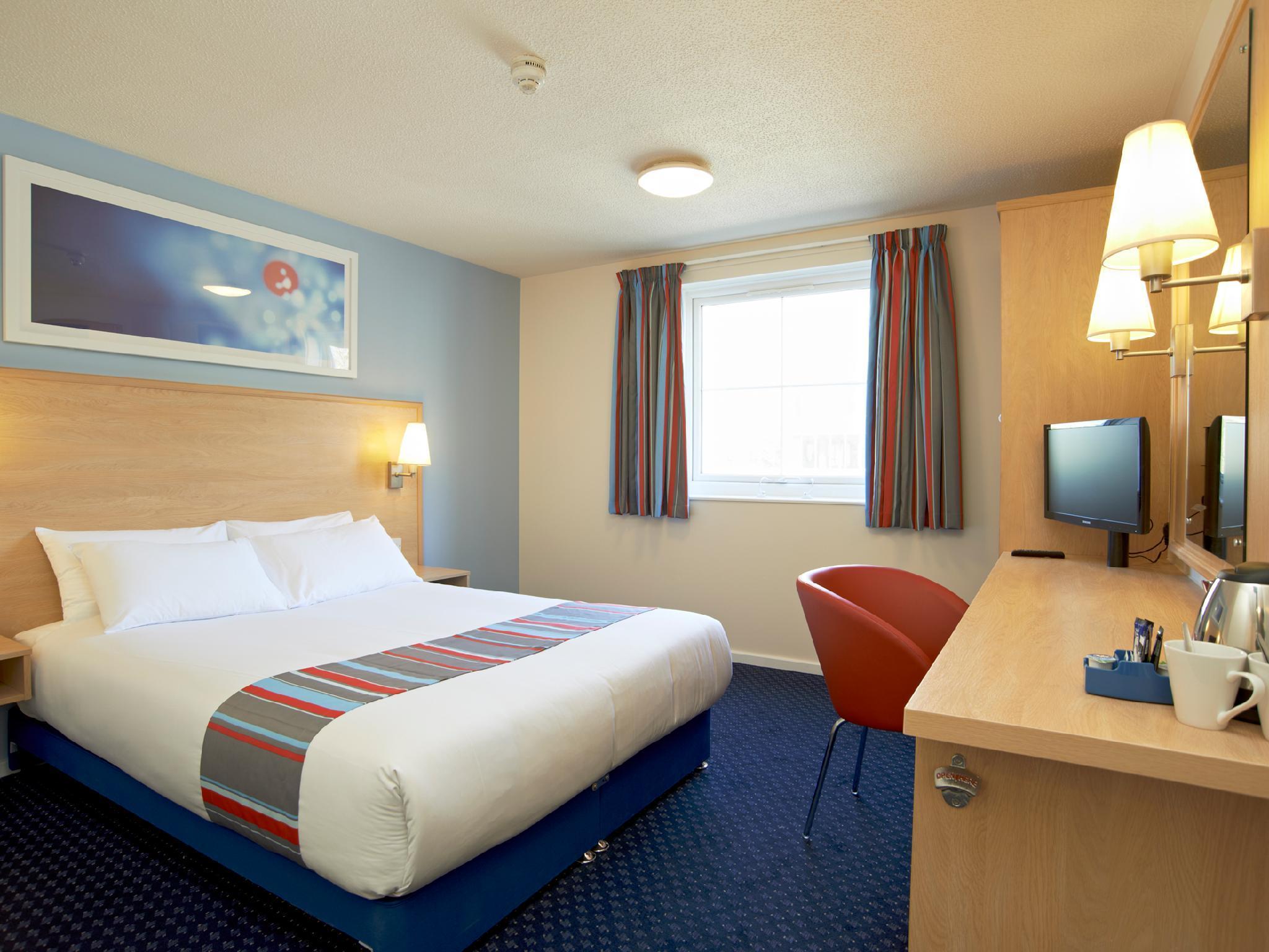 Travelodge Swansea Central Экстерьер фото